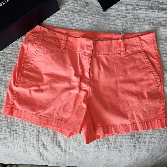 Vineyard Vines NWT 3.5 Everyday Shorts Fiery Coral 14 - Picture 2 of 3